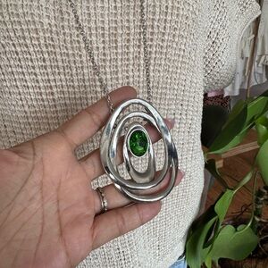 Vintage Shiny Silver and Green Pendant Statement Necklace